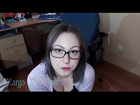 ❤️ Moza sexy con lentes chupa un consolador profundamente ante a cámara ❤️❌ Vídeo porno en nós ❌️