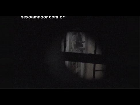 ❤️ Blondie é gravada en segredo por un voyeur do barrio escondido detrás de ladrillos ocos ❤️❌ Vídeo porno en nós ❌️